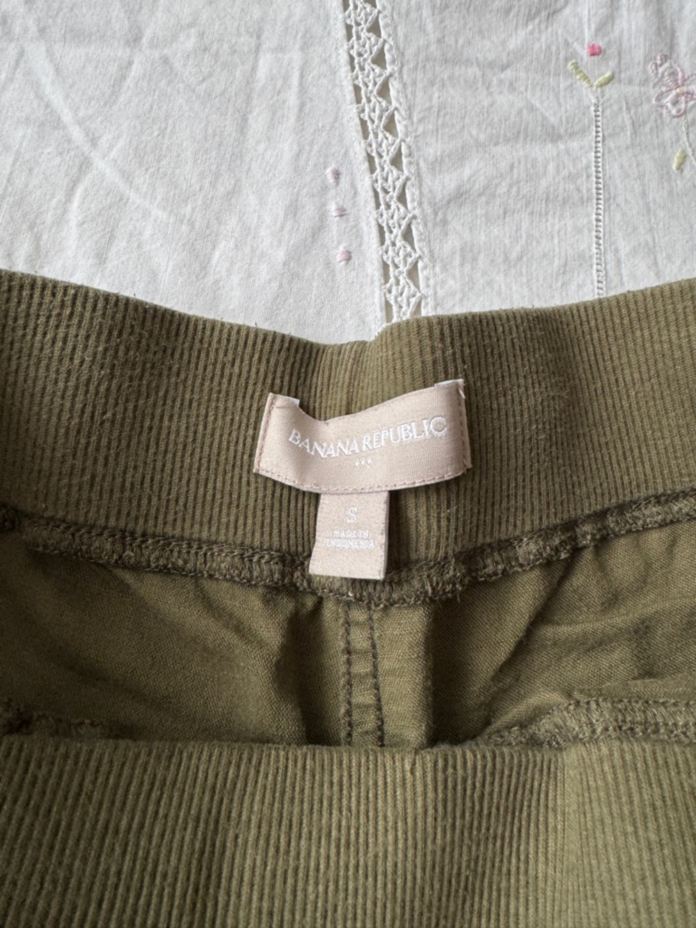 Banana Republic Olive Green Women’s Casual Drawstring Shorts Size S - Picture 5 of 6